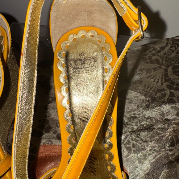 Vintage - Juicy Couture Marigold Strappy Wedge Sandals - Picture 3 of 8